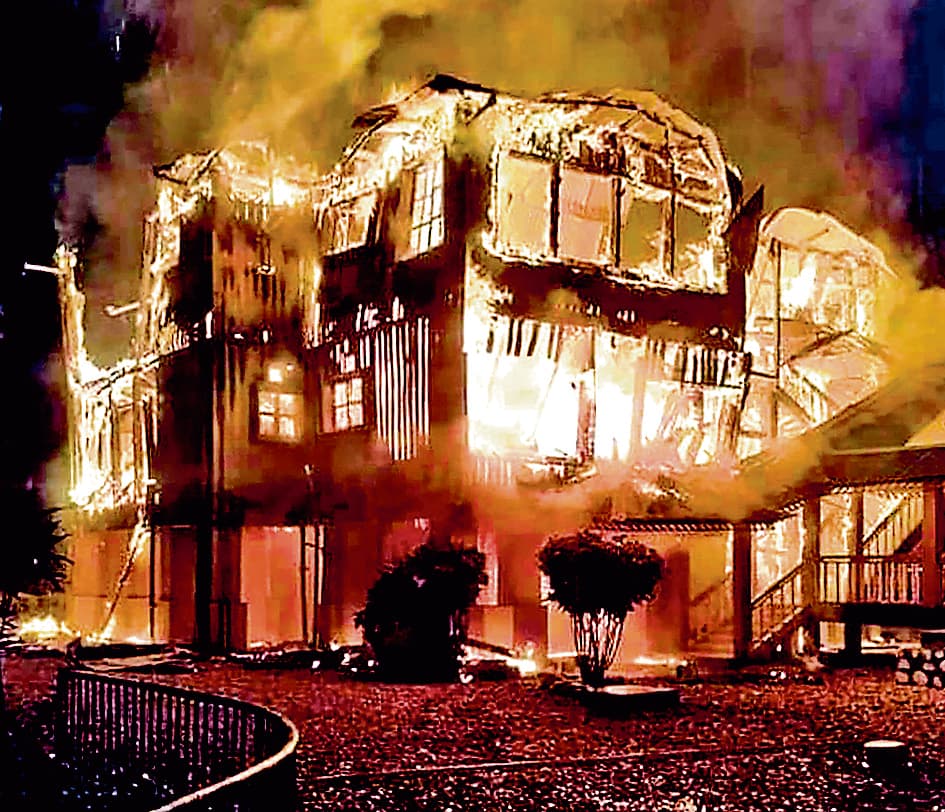 ऐतिहासिक ‘होलोंग बंगले’ में लगी आग की जांच के आदेश