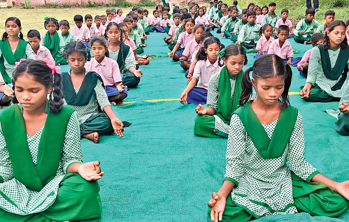 उषा मार्टिन ने चलाया गांवों में योग और पर्यावरण अभियान