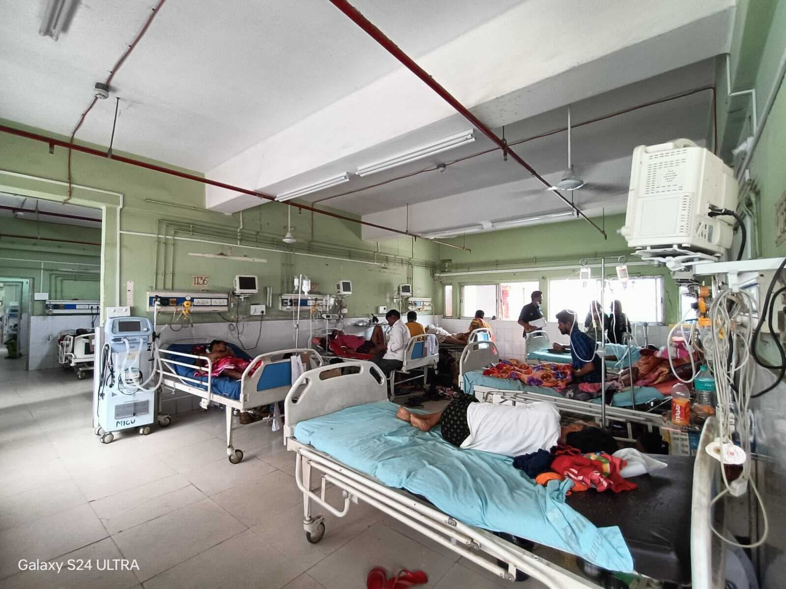 मेडिसिन आइसीयू में छह मॉनिटर और दो वेंटिलेटर खराब, गंभीर मरीजों की जान संकट में