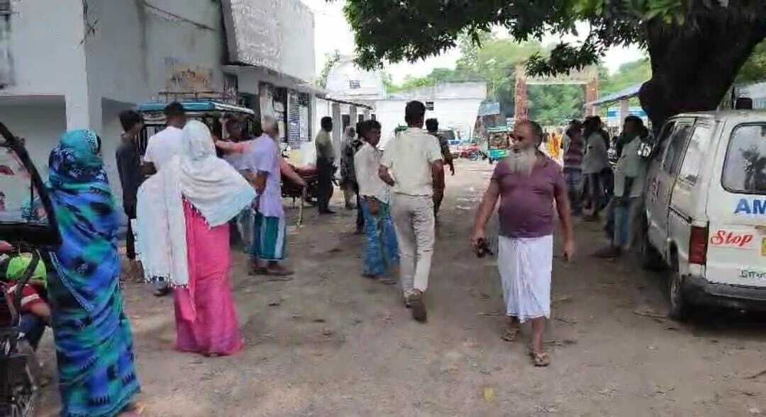 जुआ में जीते हुए पैसे नहीं लौटाने पर युवक की दिनदहाड़े चाकू घोंपकर हत्या