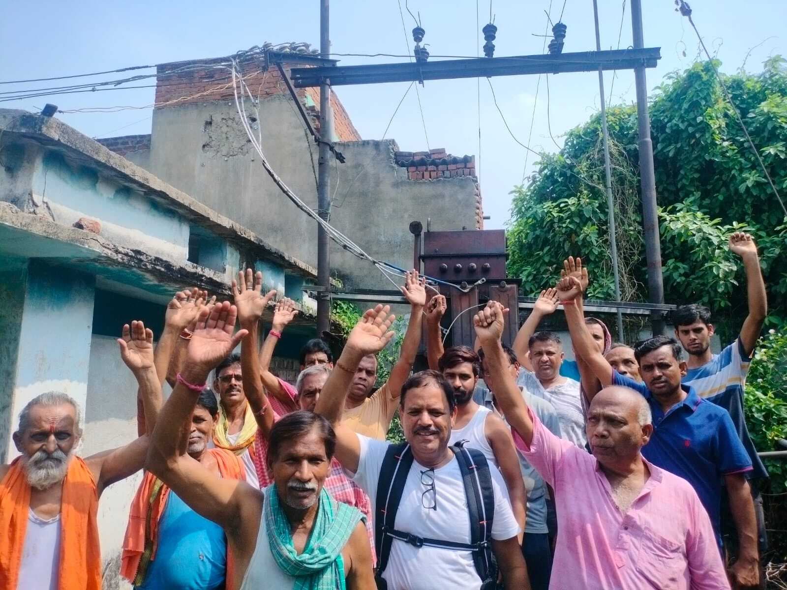 गर्मी तर-ब तर करने वाली और बिन बिजली की है 25 हजार की आबादी