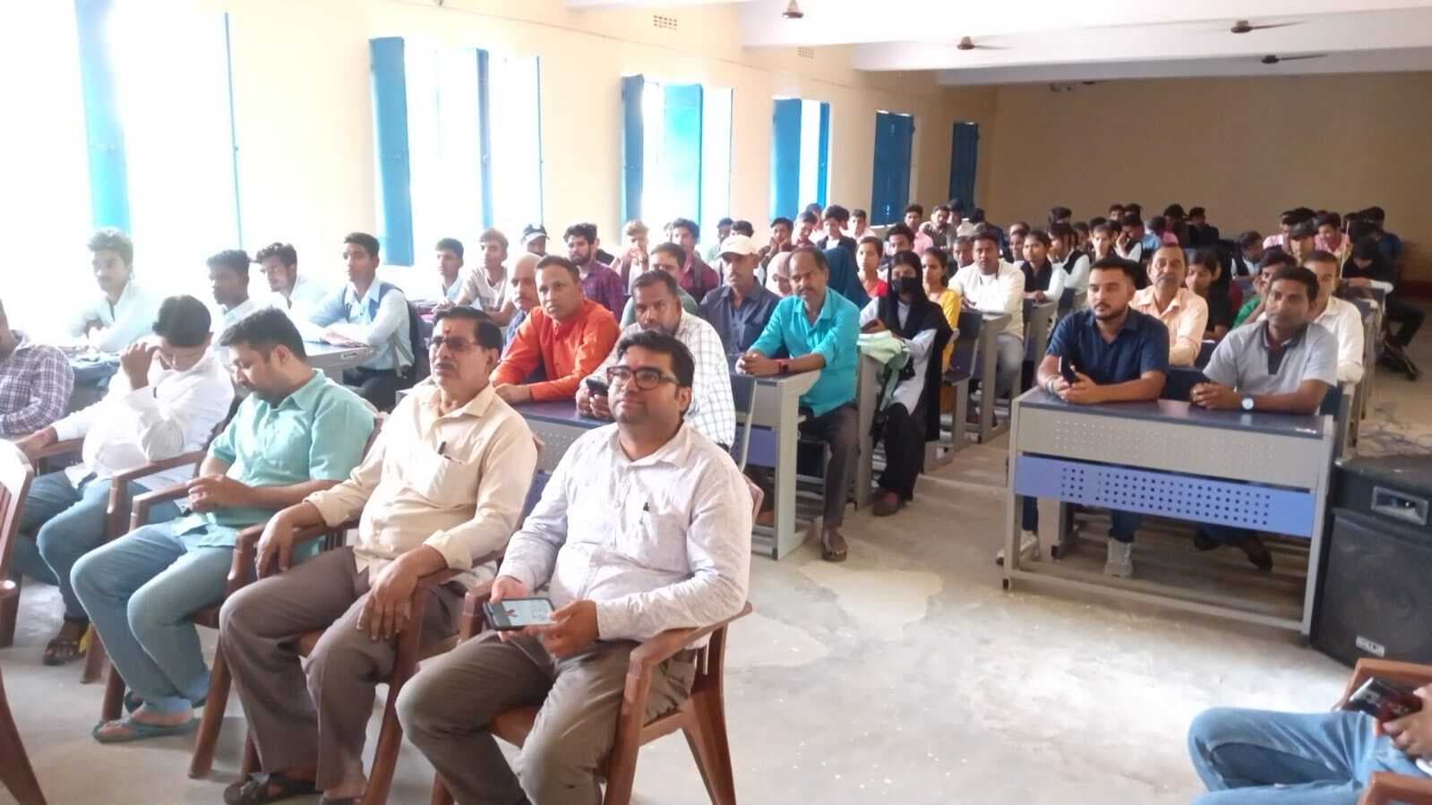 मधुपुर कॉलेज के छात्र-छात्राओं को नशा न करने की दिलायी शपथ