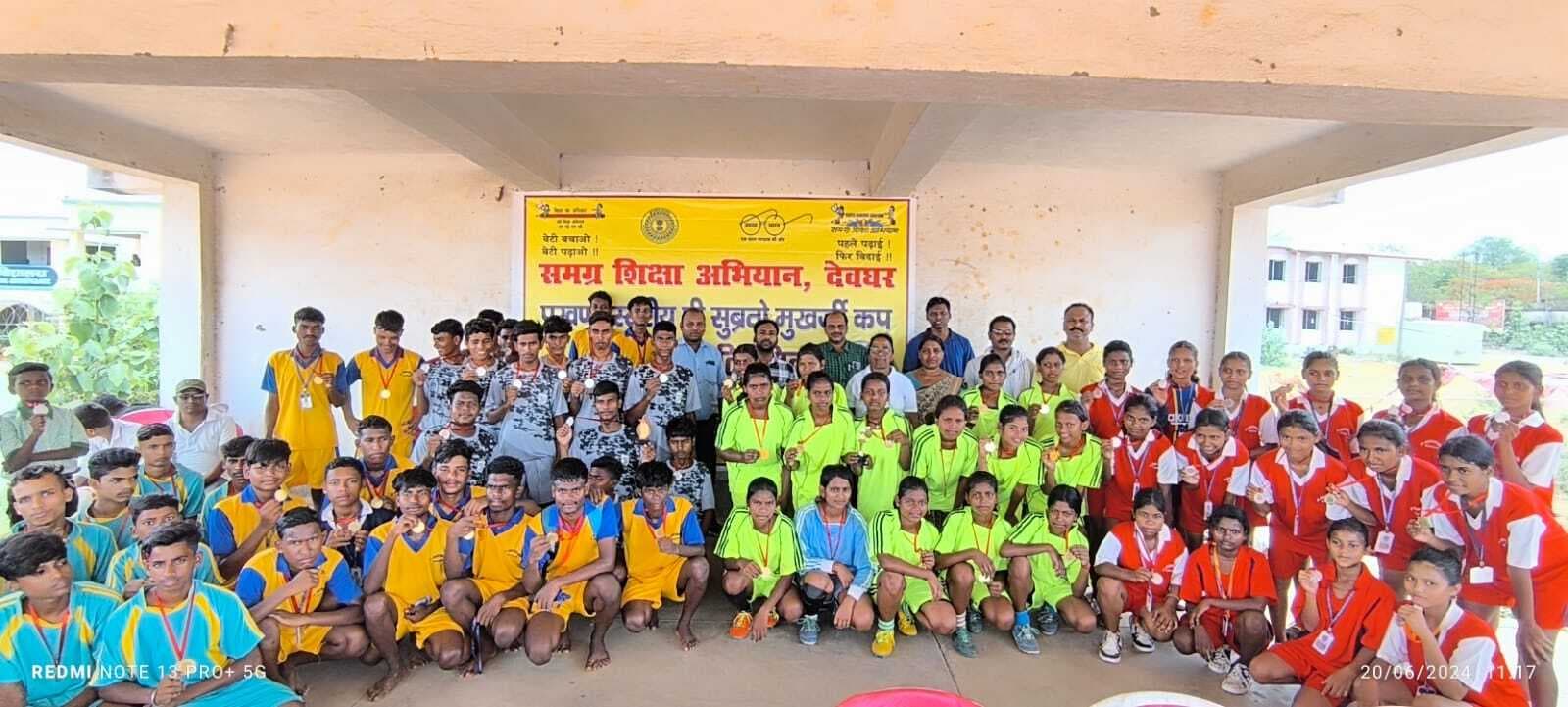 सुब्रतो मुखर्जी फुटबॉल प्रतियोगिता में विभिन्न स्कूलों की टीमों ने दिखाया दमखम, विजेता व उपविजेता टीमों को किया पुरस्कृत