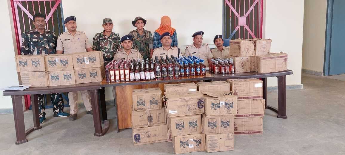 कार से 990 बोतल शराब बरामद, चालक गिरफ्तार