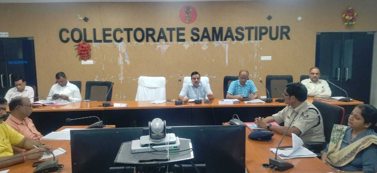 परीक्षार्थी चप्पल, हाफ शर्ट व कुर्ती पहनकर आयेंगे