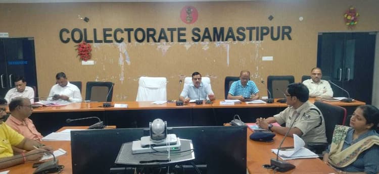 परीक्षार्थी चप्पल, हाफ शर्ट व कुर्ती पहनकर आयेंगे
