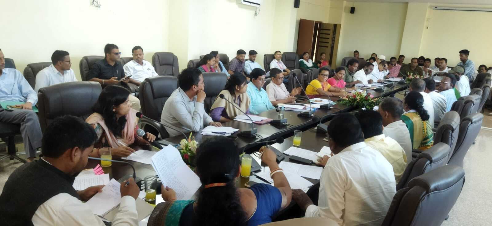 सरकार, प्रशासन व ग्रामीणों के बीच कड़ी हैं जनप्रतिनिधि