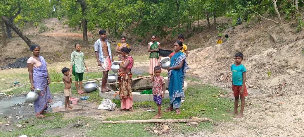 डुमरपनिया व हलवैय गांव में पानी की घोर किल्लत