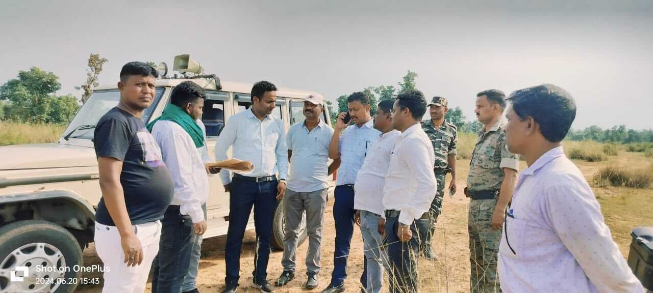 नावाडीह में आवासीय विद्यालय निर्माण को ले स्थल का निरीक्षण