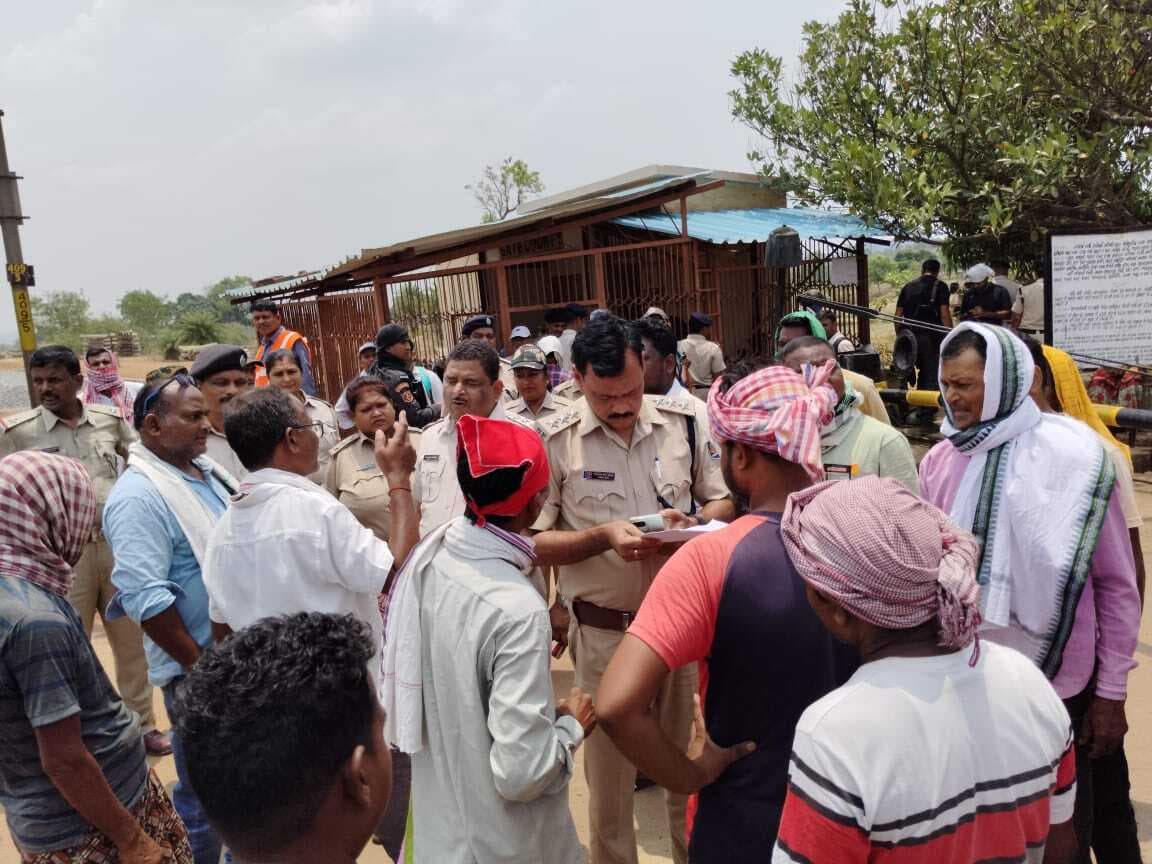 कपाटमुंडा में ग्रामीणों ने रेलवे के डिमार्केशन का काम रोका, बैरंग लौटे अधिकारी