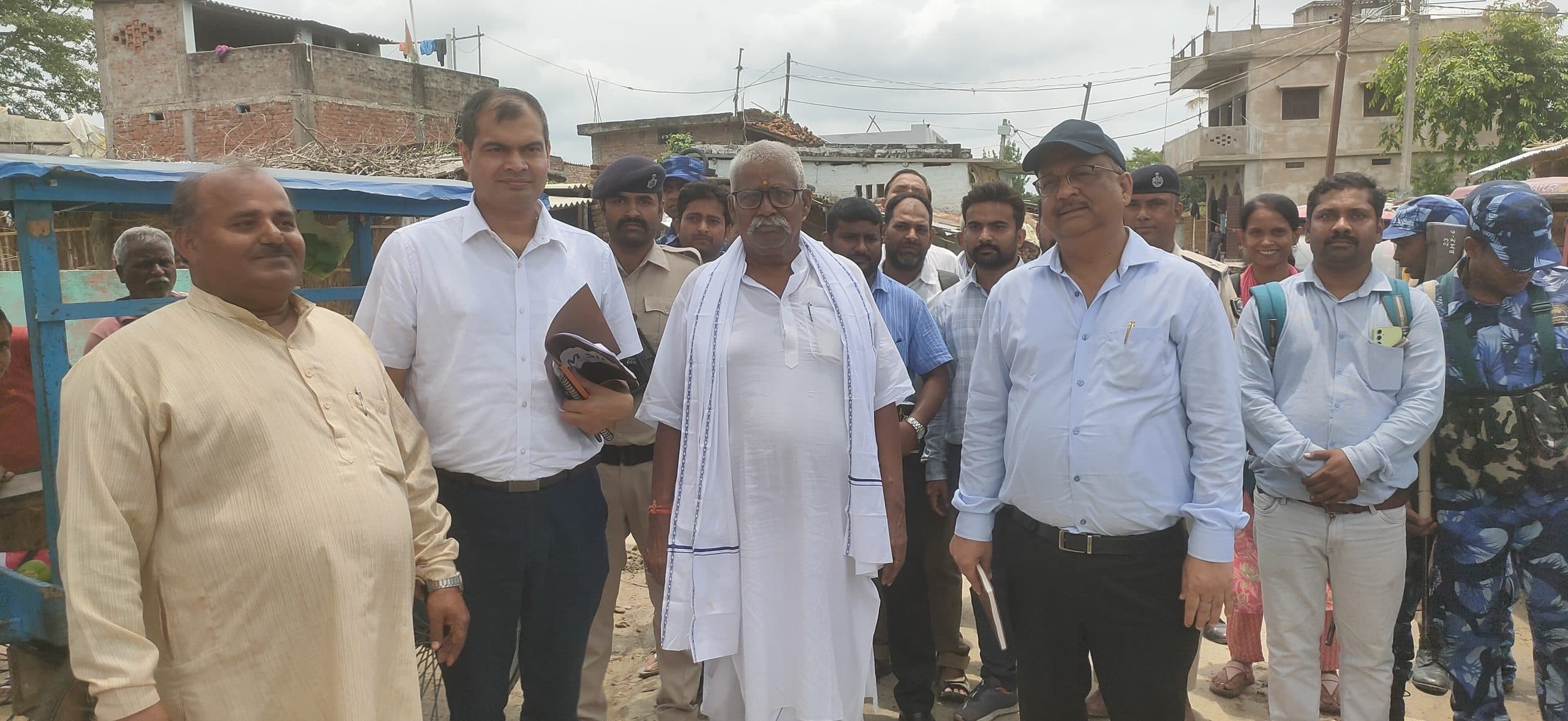 योजना का बोर्ड नहीं देख बिफरे अपर मुख्य सचिव