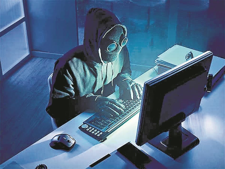 साइबर फ्रॉड ने दिल्ली पुलिस का अफसर बन रांची के प्रोफेसर से  "1.78 करोड़ ठगे