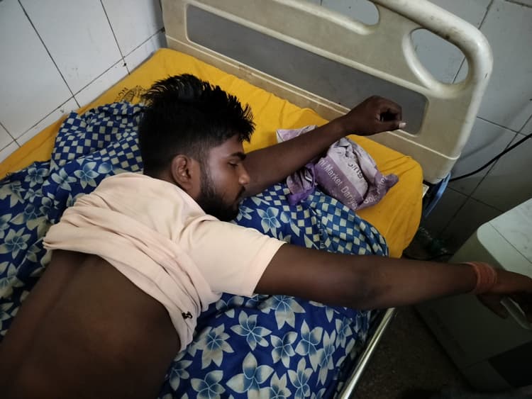 जॉब दिलाने के नाम पर छीने तीस हजार रुपये, की पिटाई