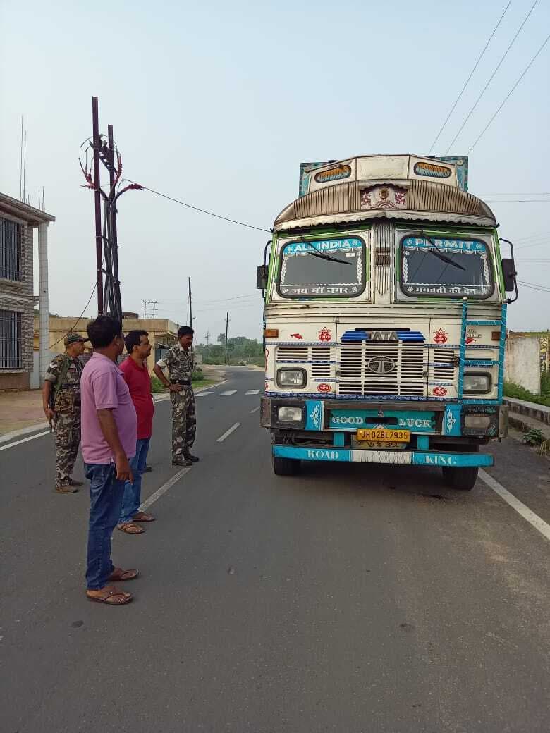 छह ओवरलोड ट्रक पकड़ाये