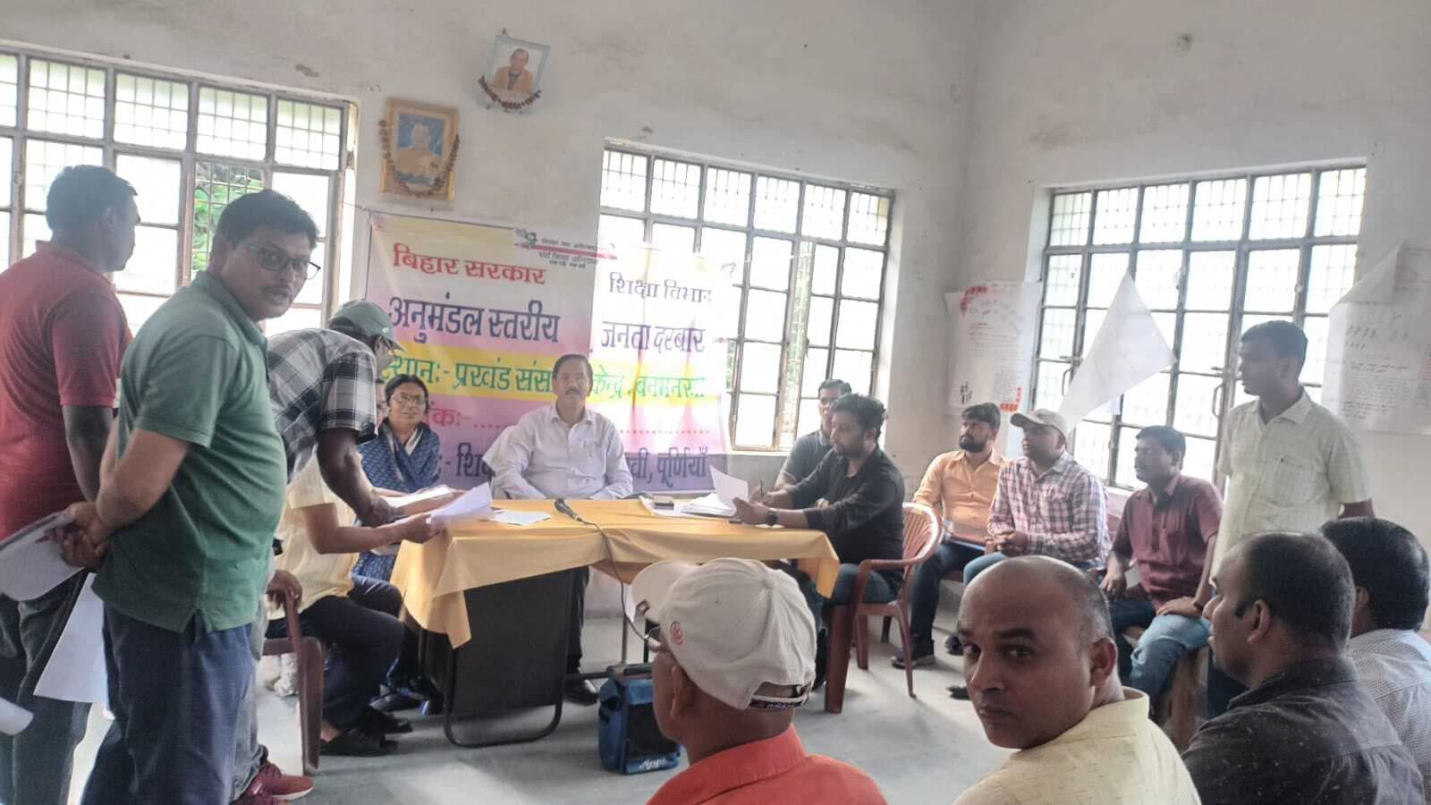 जनता दरबार में तीन भवनहीन विद्यालय को मिला आवंटन