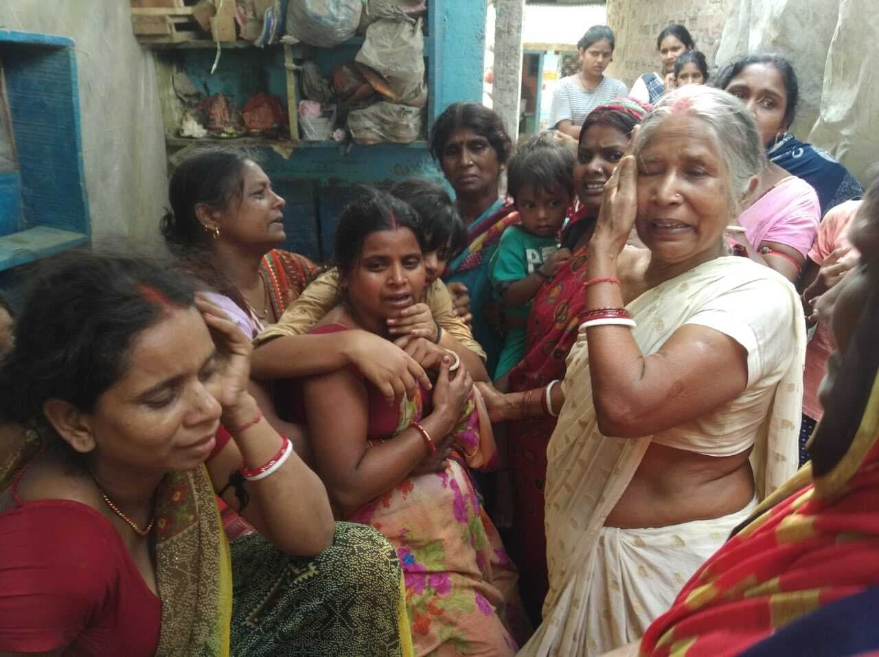 रतनपुर स्टेशन के समीप साहेबगंज-दानापुर इंटरसिटी ट्रेन से कट कर दो छात्राओं की मौत