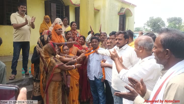 अविश्वास प्रस्ताव में चार मत से प्रखंड प्रमुख ने बचायी अपनी कुर्सी