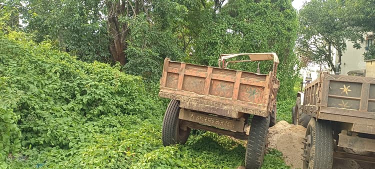 बालू कारोबारियों ने पुलिस टीम पर किया हमला, दो पदाधिकारी घायल