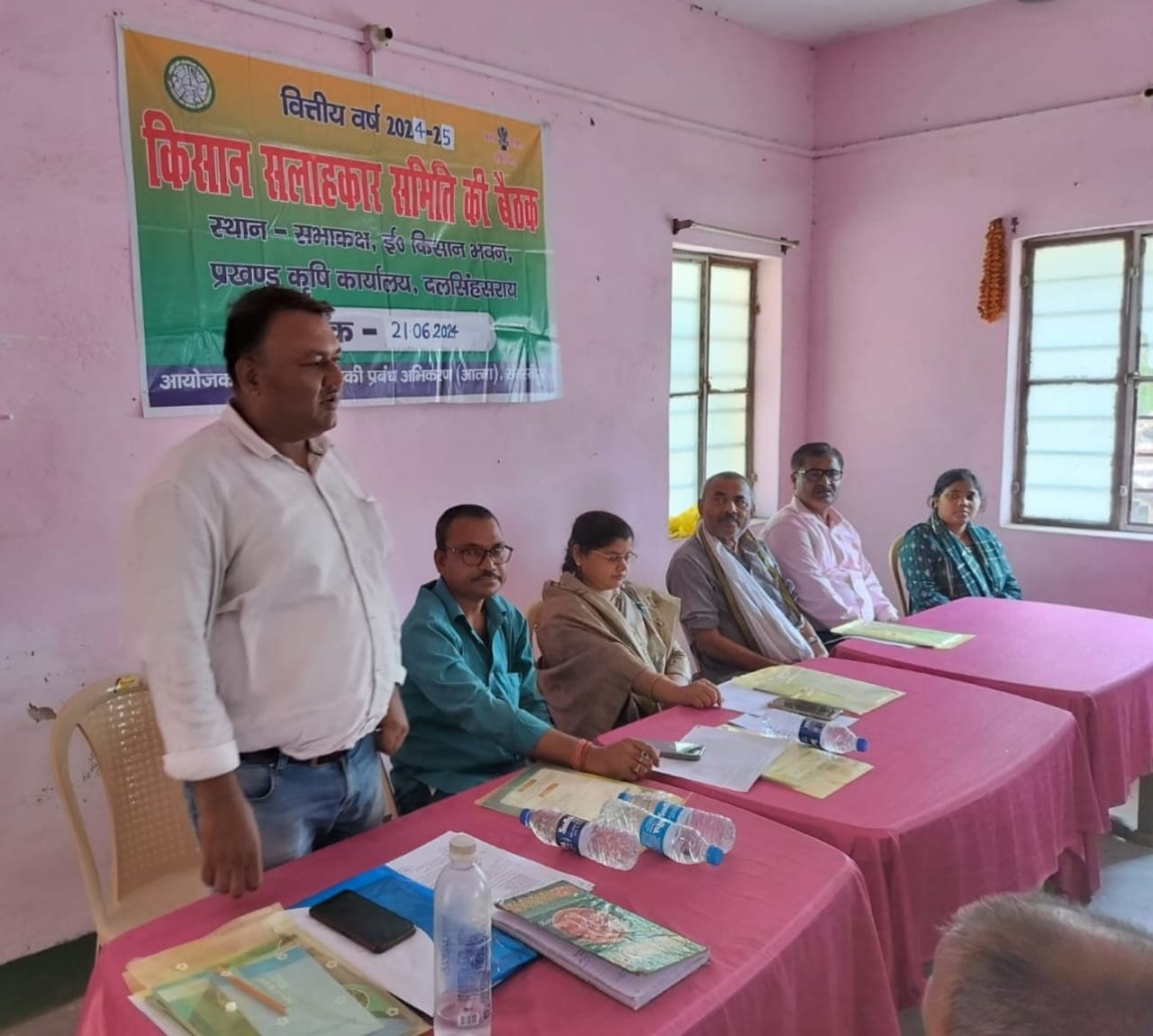 किसानों को योजनाओं का लाभ लेने को किया प्रेरित