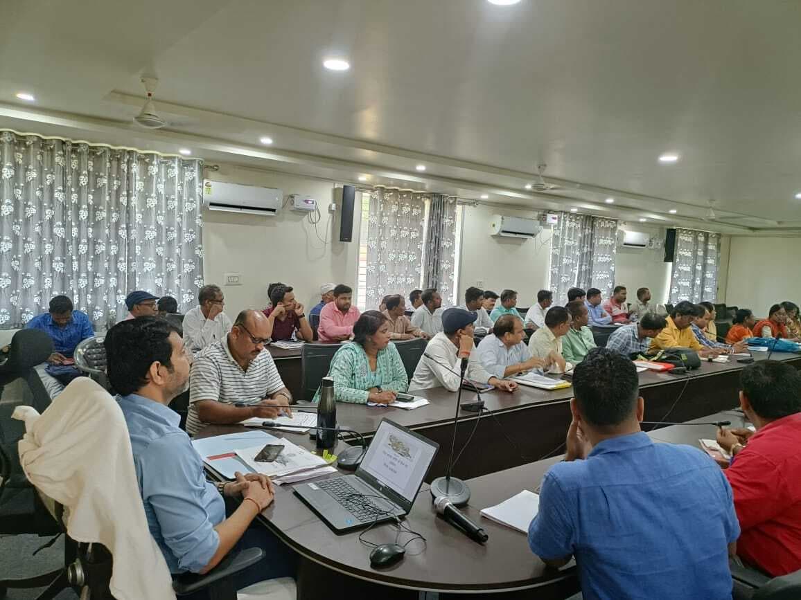 निर्माणाधीन सिंचाई कूप का काम 30 जून तक करायें पूरा