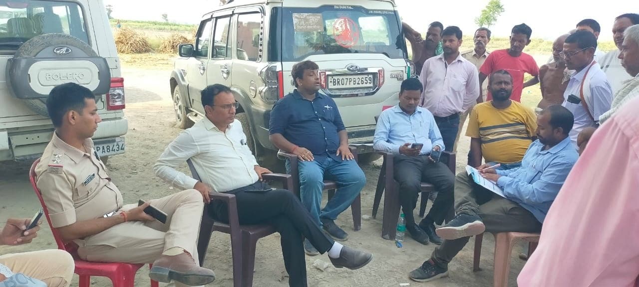 फोरलेन सड़क निर्माण कार्य का पदाधिकारियों ने लिया जायजा