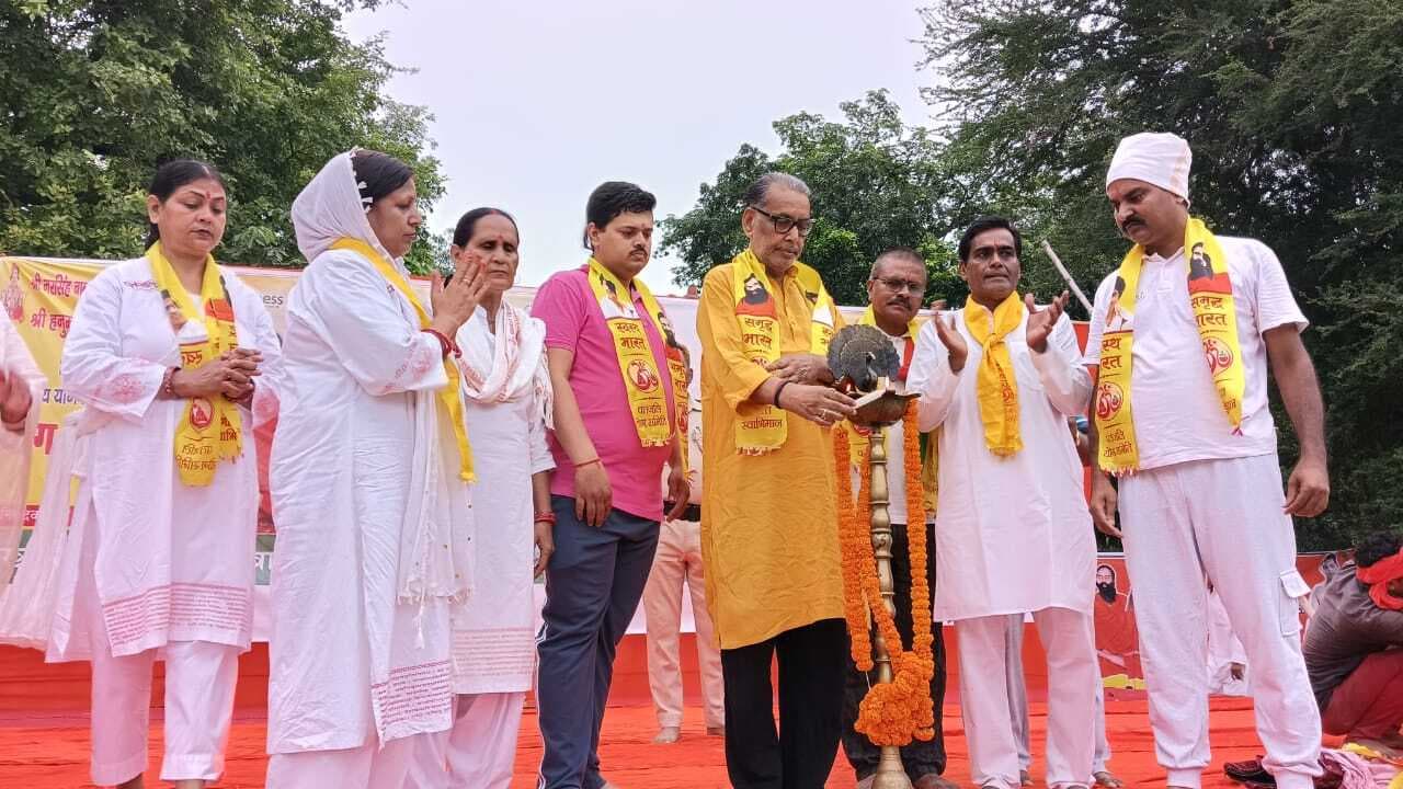 योग सबके लिए है जरूरी, योग करने से हम रहते है निरोग