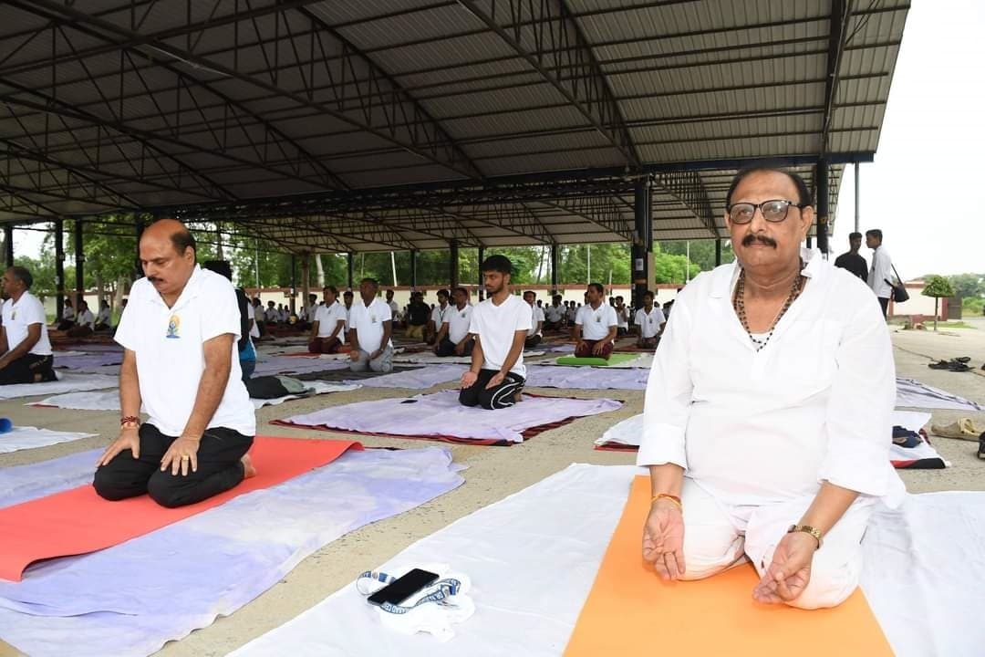 कुलपति ने किया योगाभ्यास