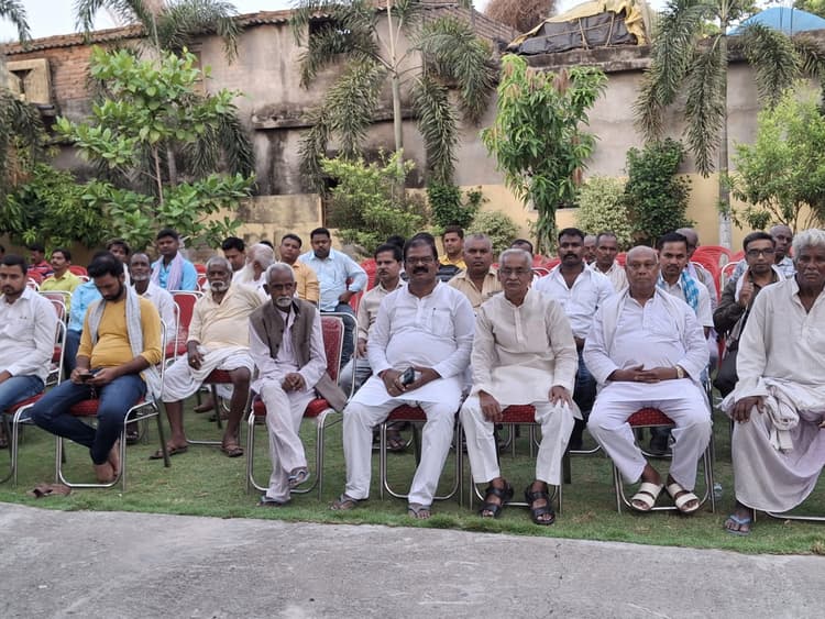 एनडीए के जीत पर कार्यकर्ता मिलन समारोह