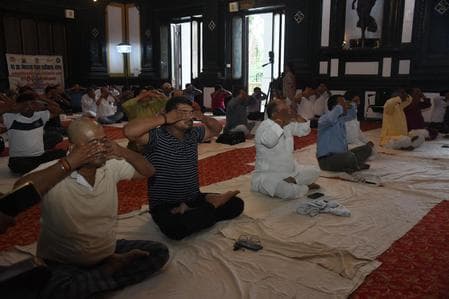 योग शरीर की हर कोशिका को स्वस्थ बनाता