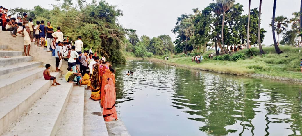 महुआ में बाया नदी में स्नान करने के दौरान डूबने से एक बच्चे की मौत, एक की तलाश जारी