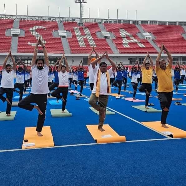 स्वस्थ जीवन के लिए योग को बनायें दिनचर्या का हिस्सा : जुएल ओराम