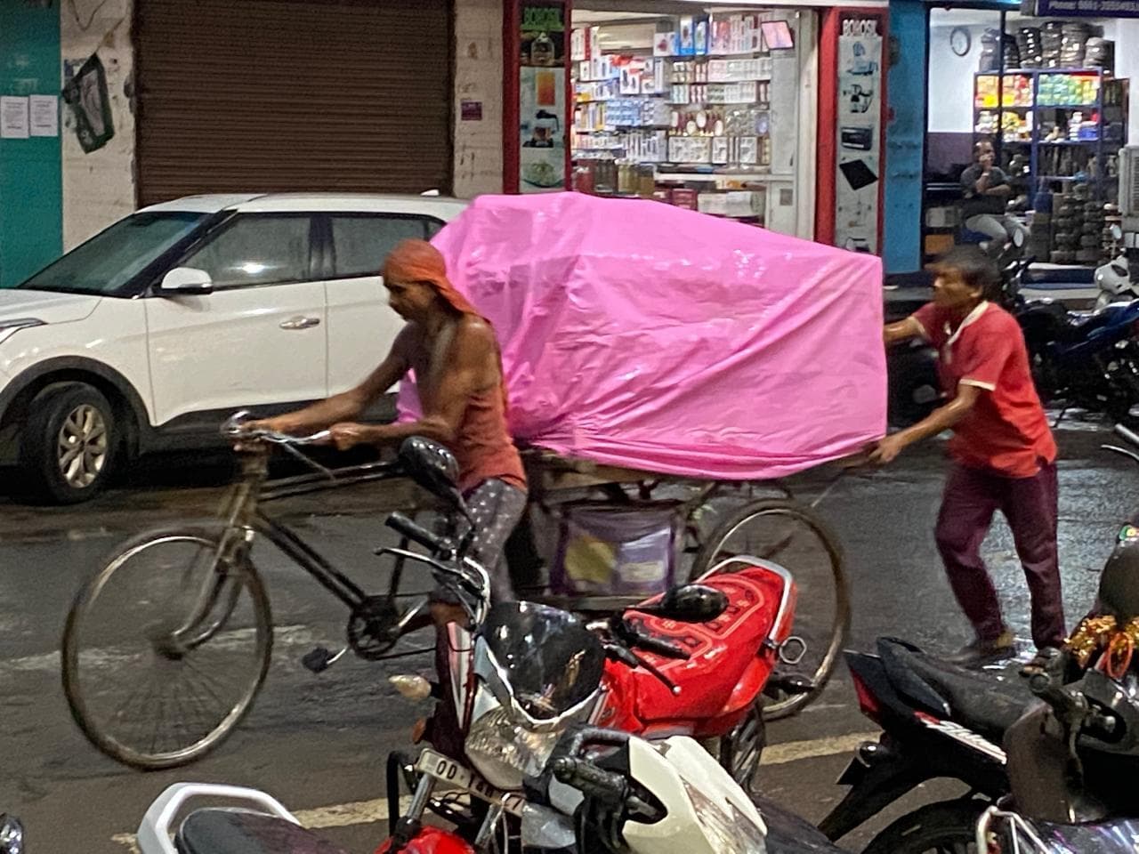 राउरकेला : झमाझम बारिश से तीन डिग्री सेल्सियस गिरा पारा, तपती गर्मी से राहत