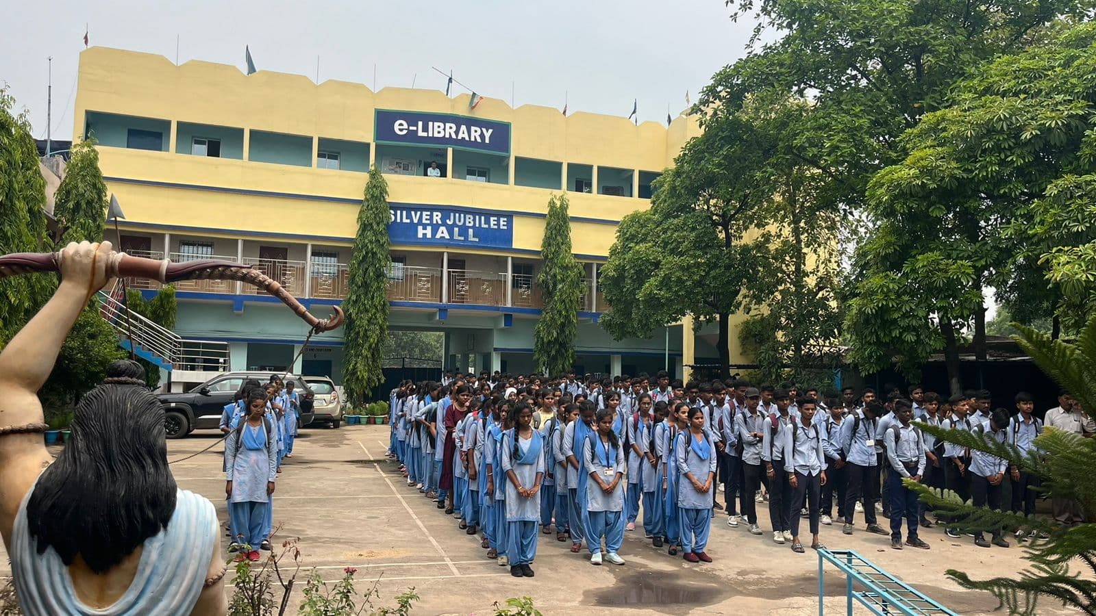 छात्र की मौत पर कॉलेज में शोकसभा का आयोजन