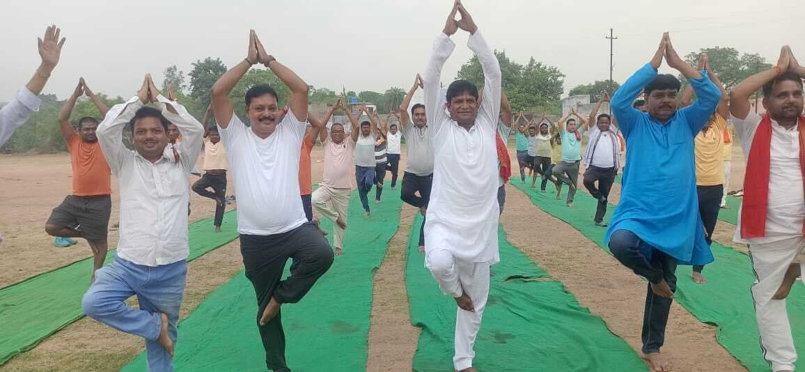 कतरास में विभिन्न संस्थानों-संगठनों ने मनाया योग दिवस