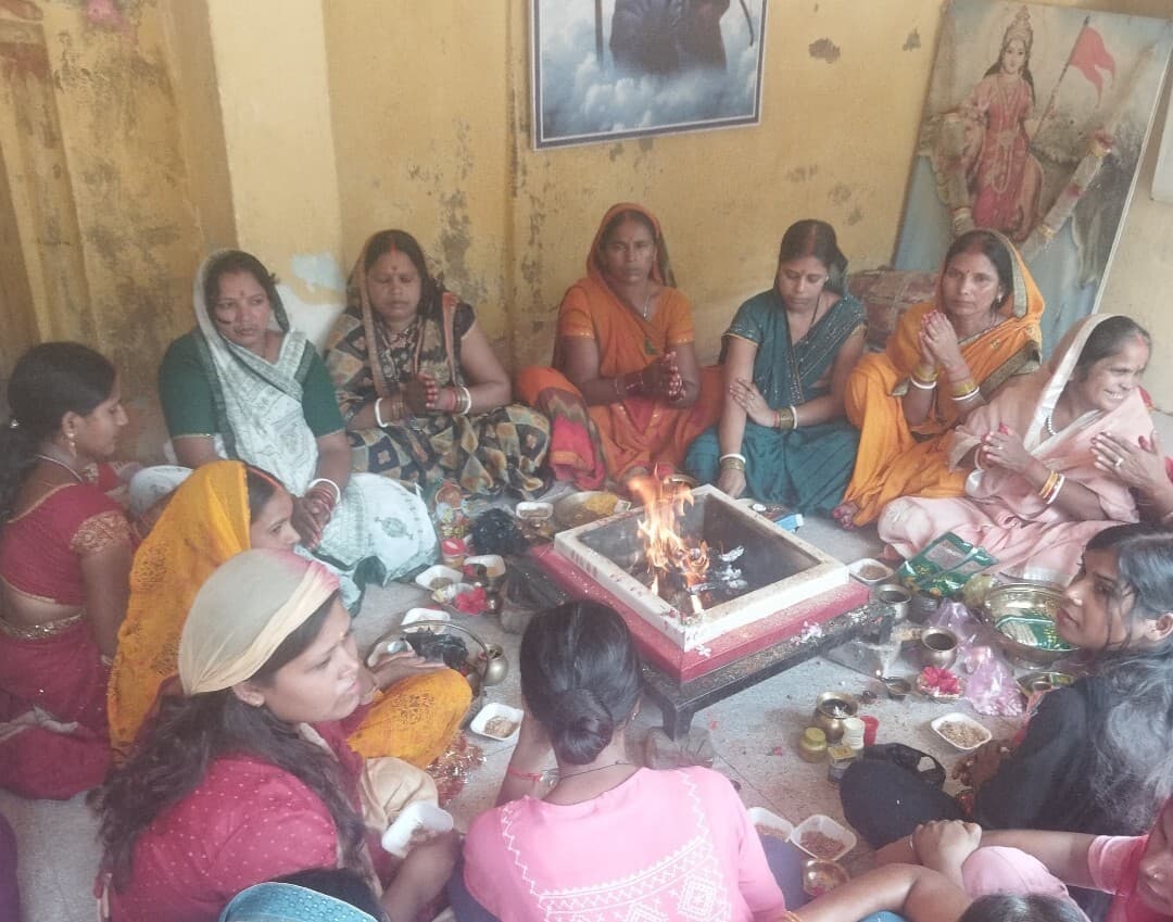 जेठ पूर्णिमा पर राम जानकी मंदिर में गायत्री हवन यज्ञ