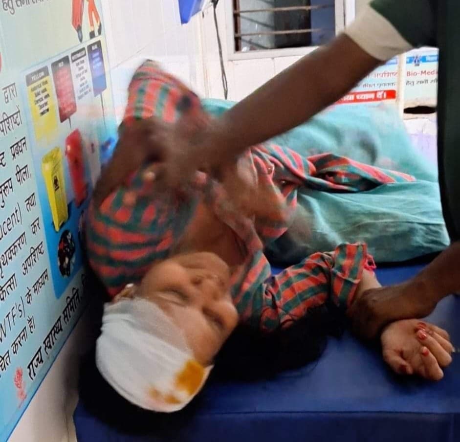 ट्रैक्टर से टक्कर से टेंपो सवार महिला की मौत, तीन रेफर