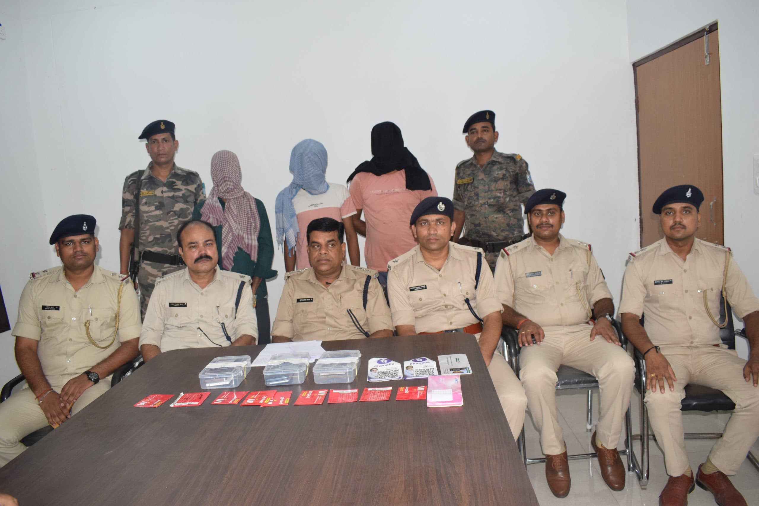 - झरिया से तीन साइबर अपराधी पकड़ाये, खातों में एक करोड़ से अधिक के ट्रांजेक्शन का खुलासा