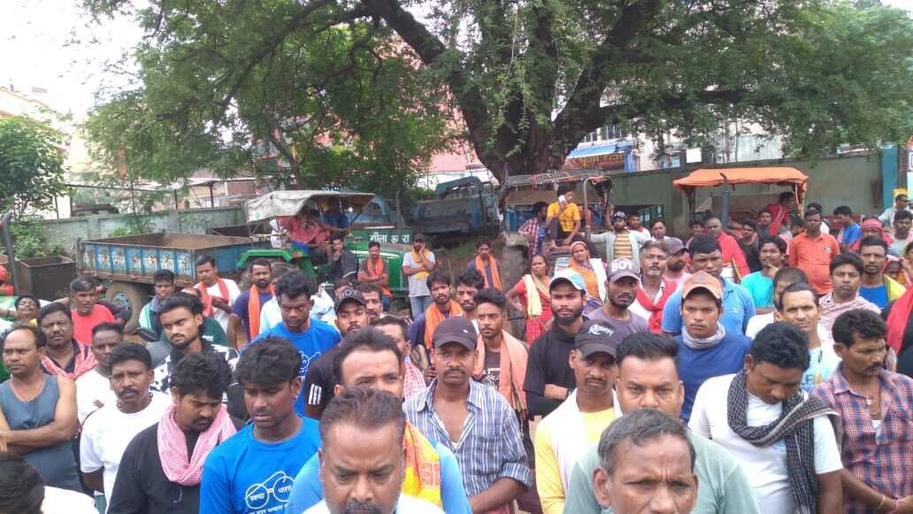 निगम के सफाईकर्मियों ने मांगों के समर्थन में किया प्रदर्शन