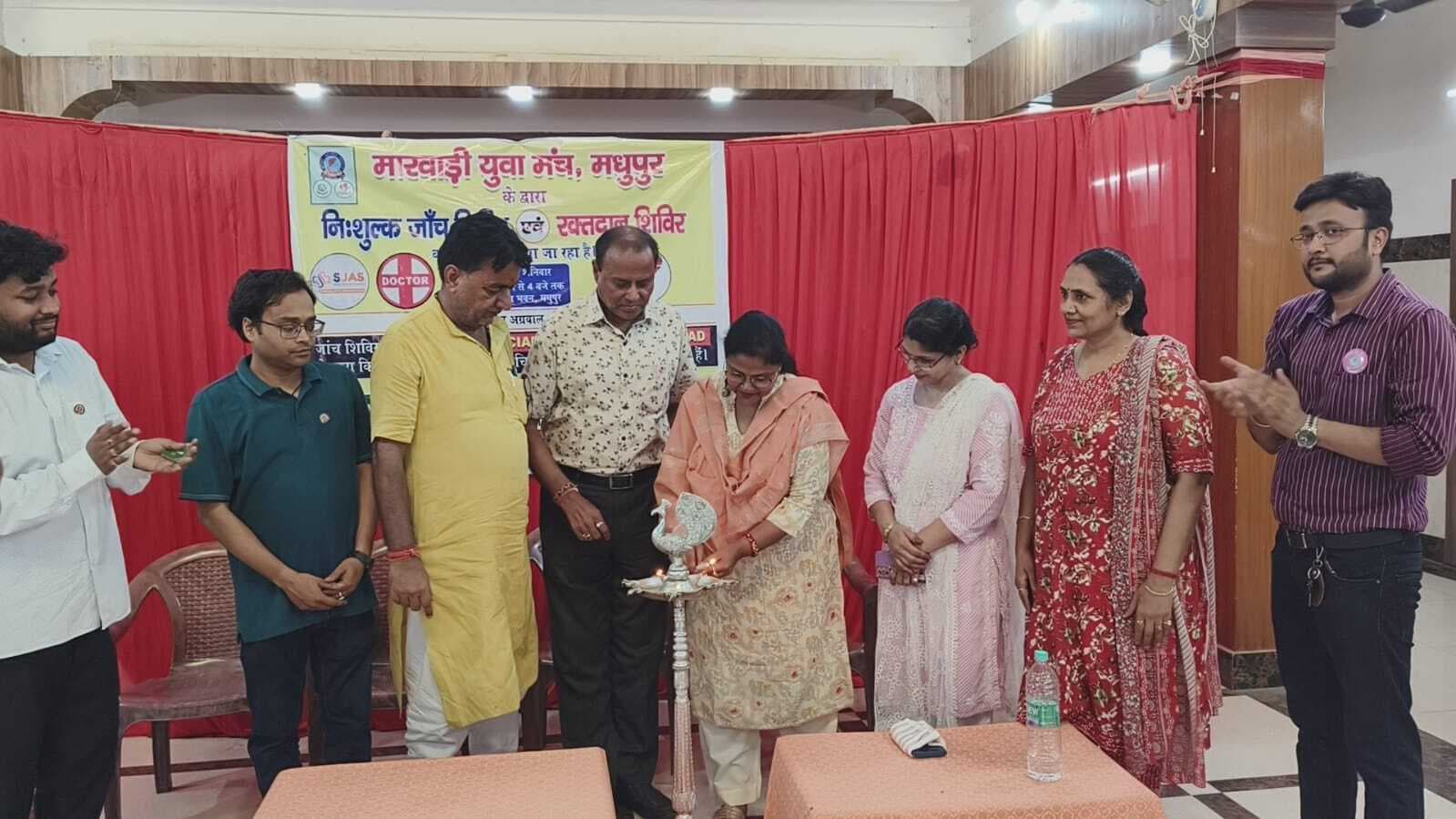 स्वास्थ्य जांच शिविर में लोगों को दिये गये परामर्श, 35 रक्तवीरों ने किया ब्लड डोनेट