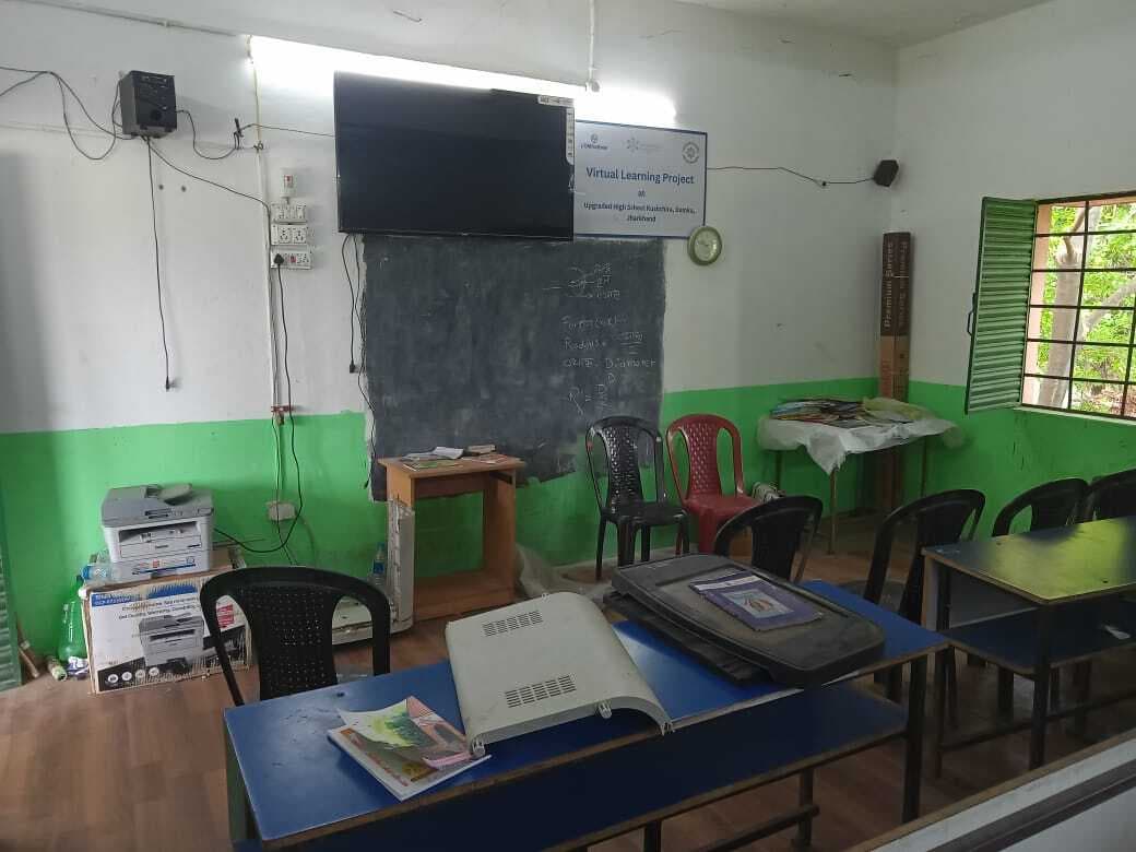 यूएचएस कुश्चिरा में स्मार्ट क्लास का ताला तोड़ हजारों की चोरी