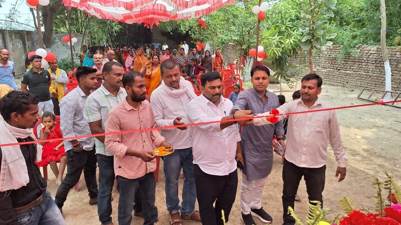 प्रखंड प्रमुख ने आंगनबाड़ी केन्द्र का किया उद्घाटन