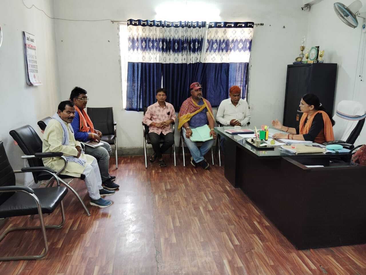 बीडीओ ने राजनीतिक दलों के साथ की बैठक