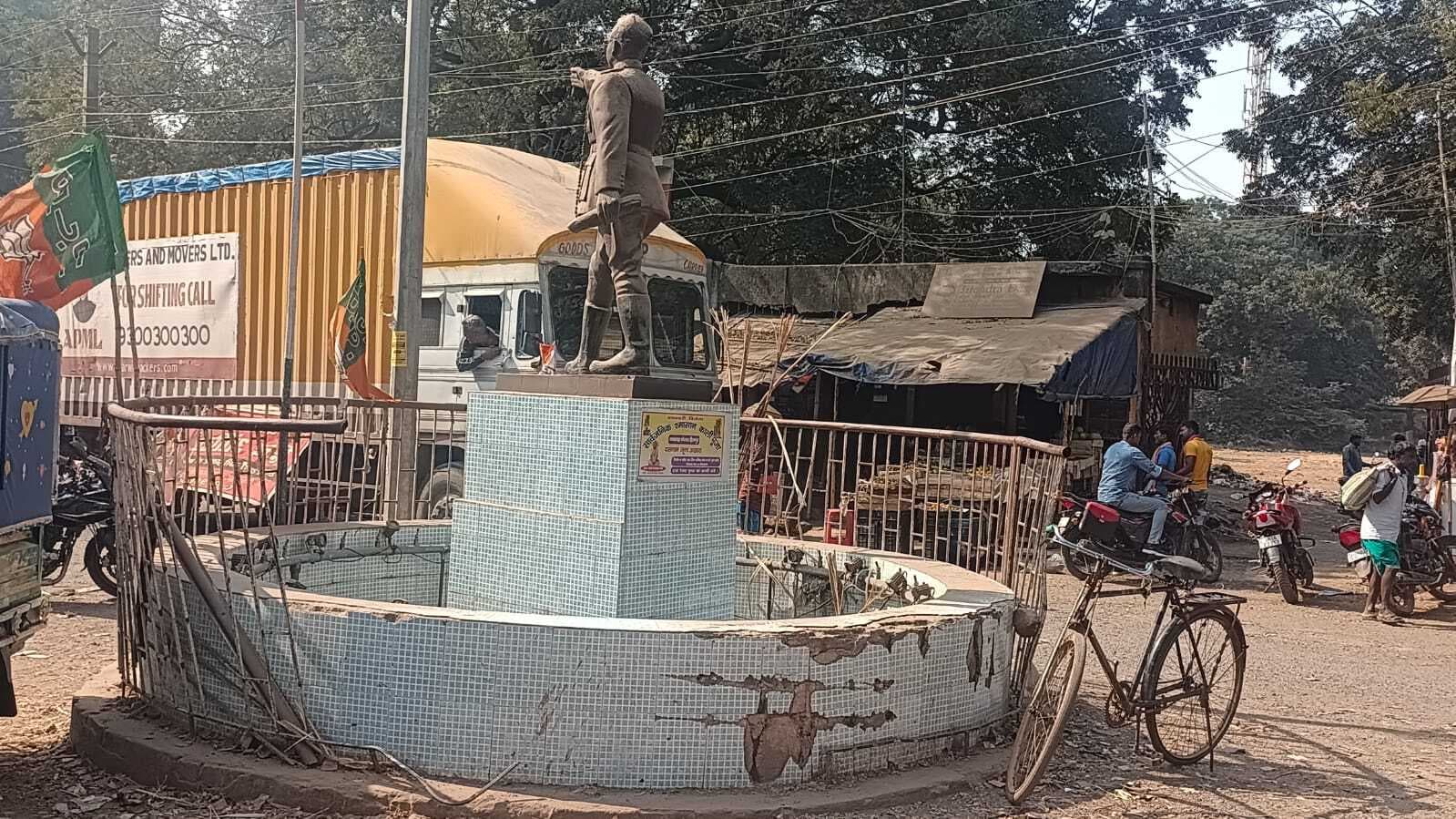 नेताजी की टूटी घेराबंदी को ठीक कराने की दिशा में नहीं हुई कोई पहल