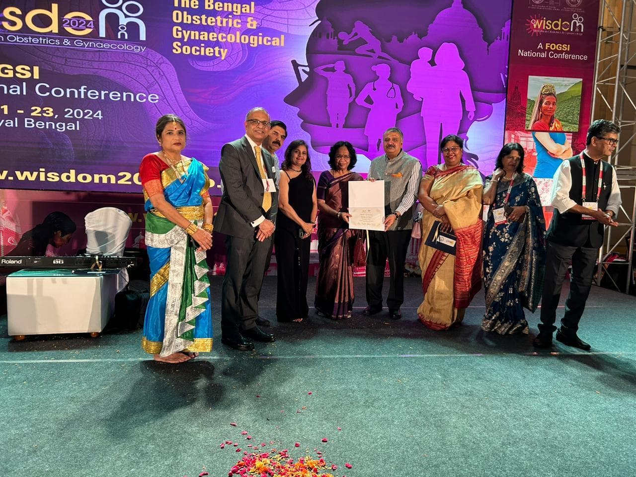 लीजेंड्स ऑफ गाय्नेकोलॉजी अवार्ड से सम्मानित की गयी डॉ कल्याणी सिंह
