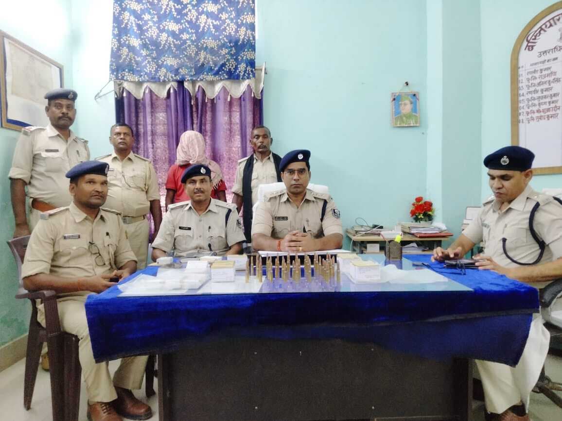 छापेमारी में 315 बोर के 250 जिंदा कारतूस के साथ गिरफ्तार