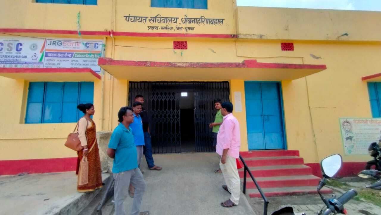 पंचायत भवन का ताला तोड़कर अज्ञात चोरों ने चुरायी लाखों की सामग्री