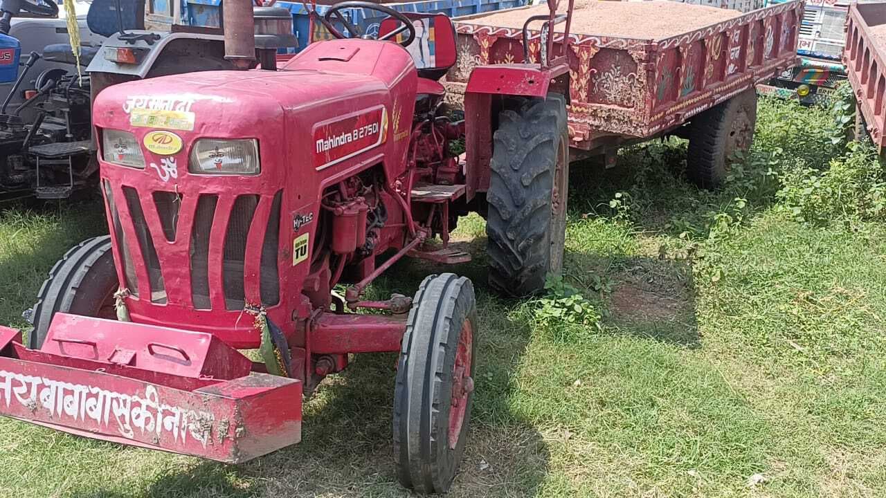अवैध बालू लदे ट्रैक्टर जब्त