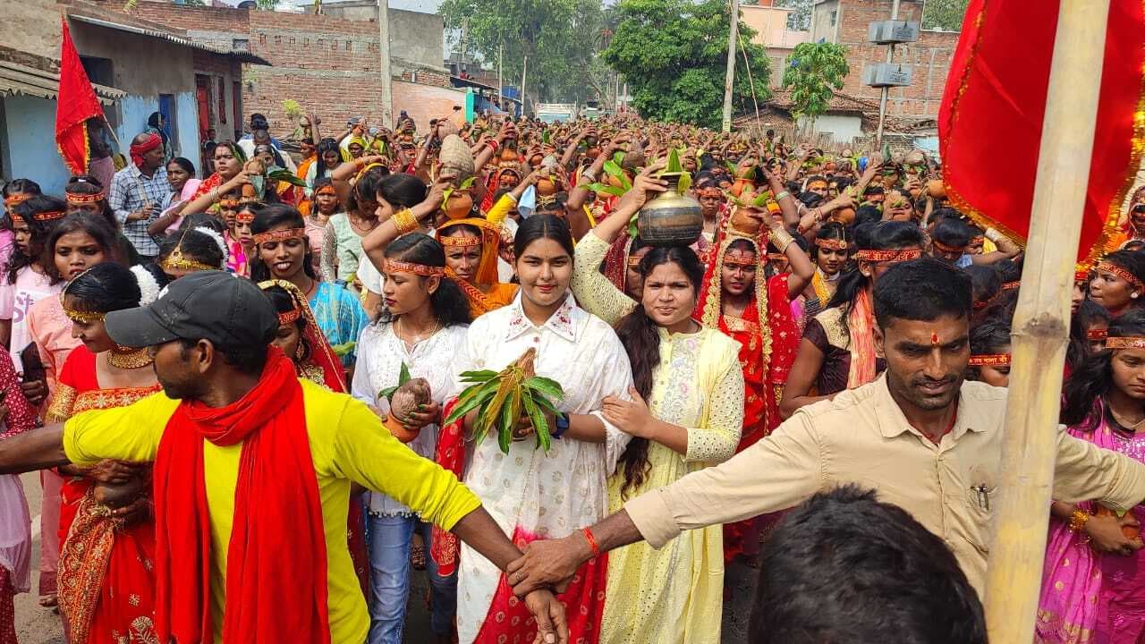 रामचरित्र मानस यज्ञ को लेकर निकाली गयी शोभा यात्रा