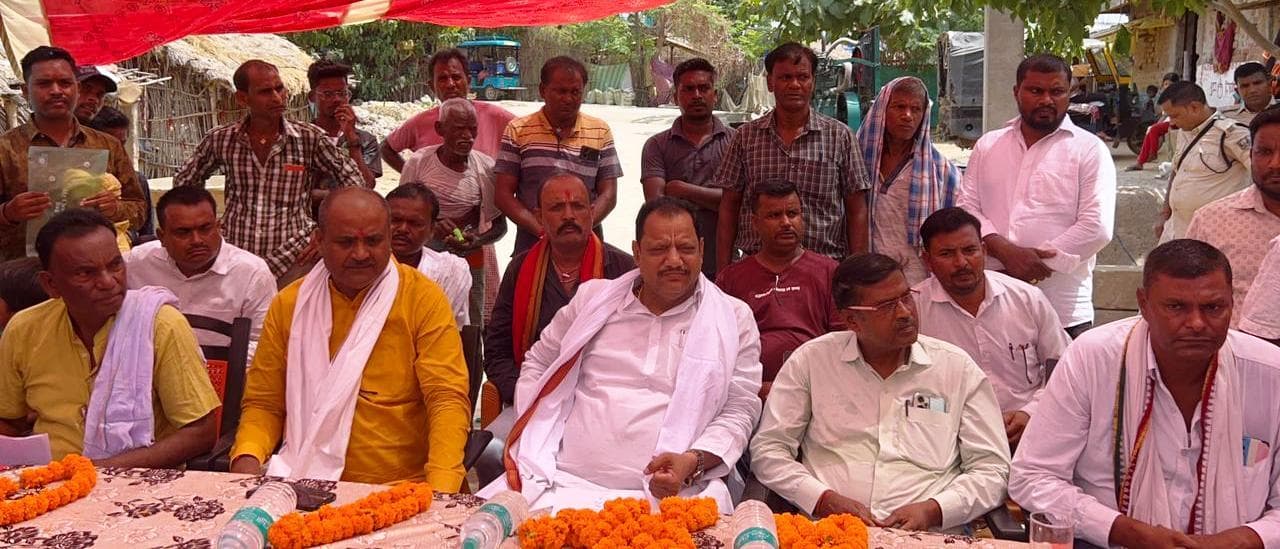 विधायक ने गांधी टोला व बनवर्षा का किया दौरा