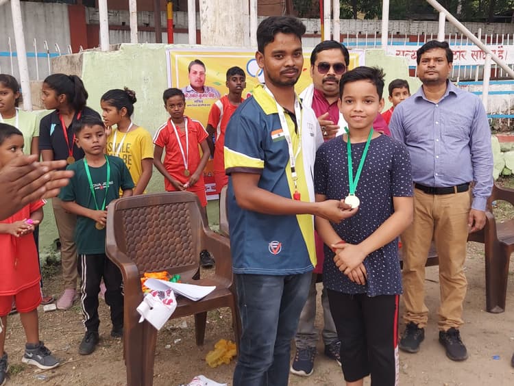 विजेता प्रतिभागियों को किया गया पुरस्कृत